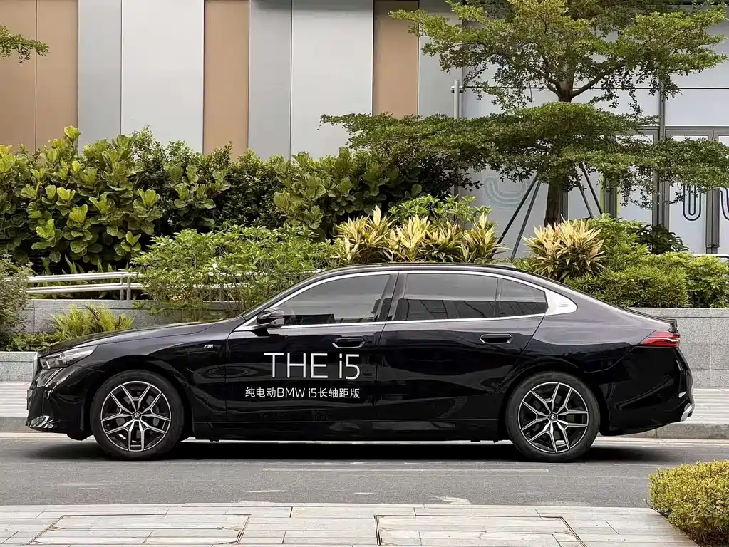 BMW i5 2025 eDrive 40L M Sport