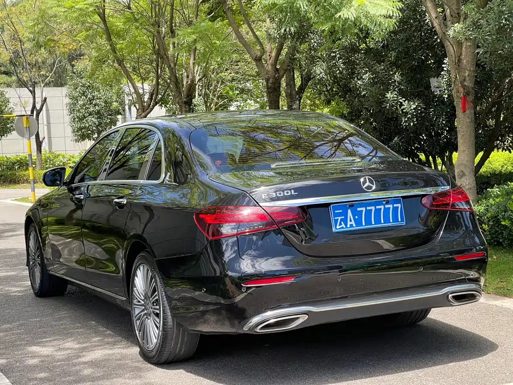 Mercedes-Benz E-Class — миниатюра 2