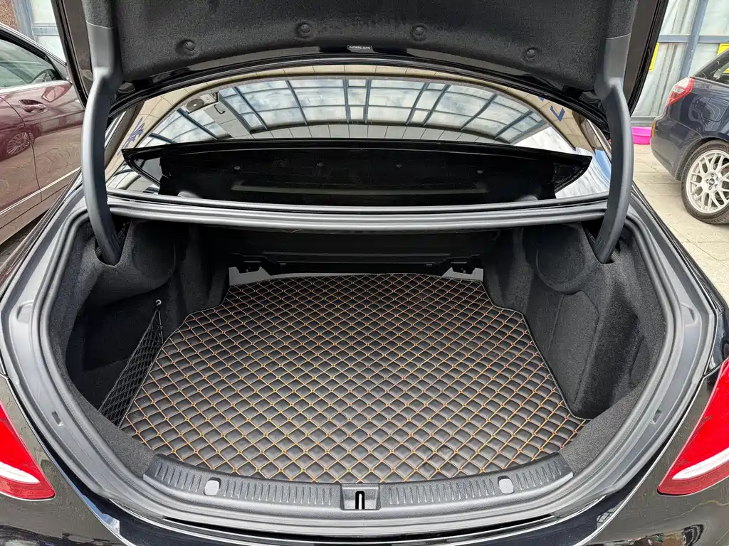 Mercedes-Benz E-Class — миниатюра 32