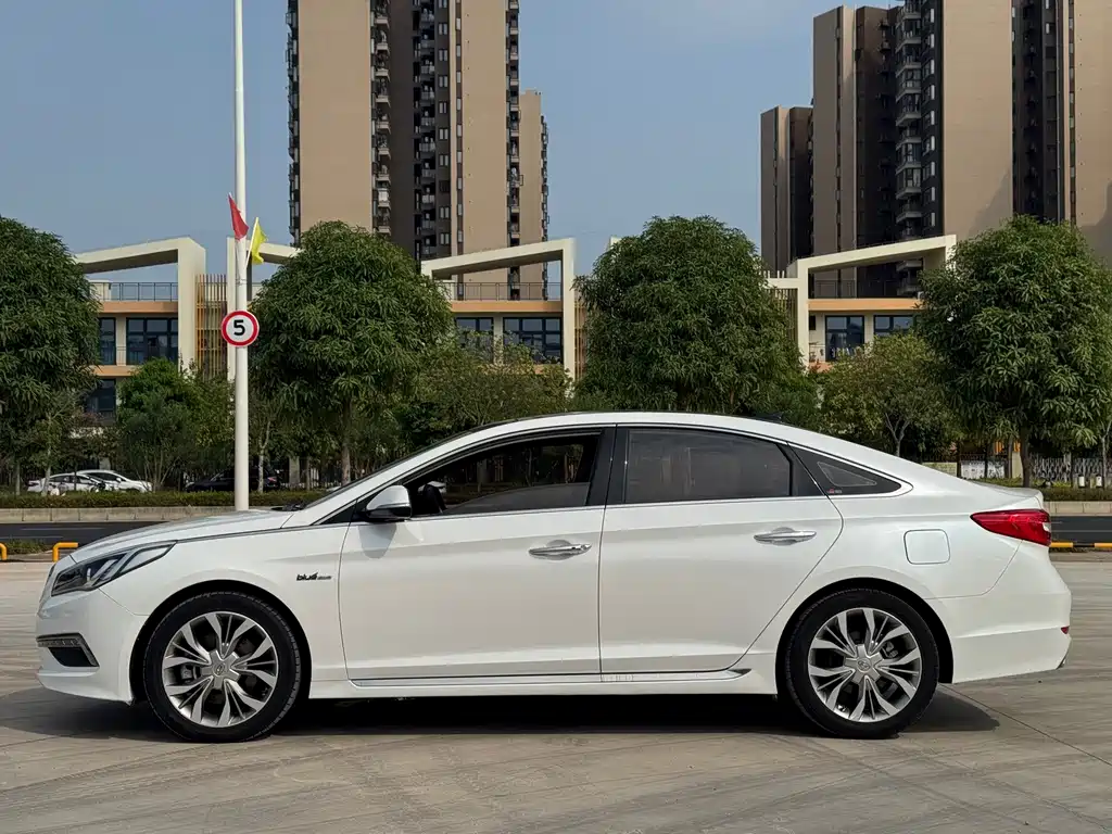 Hyundai Sonata — миниатюра 8