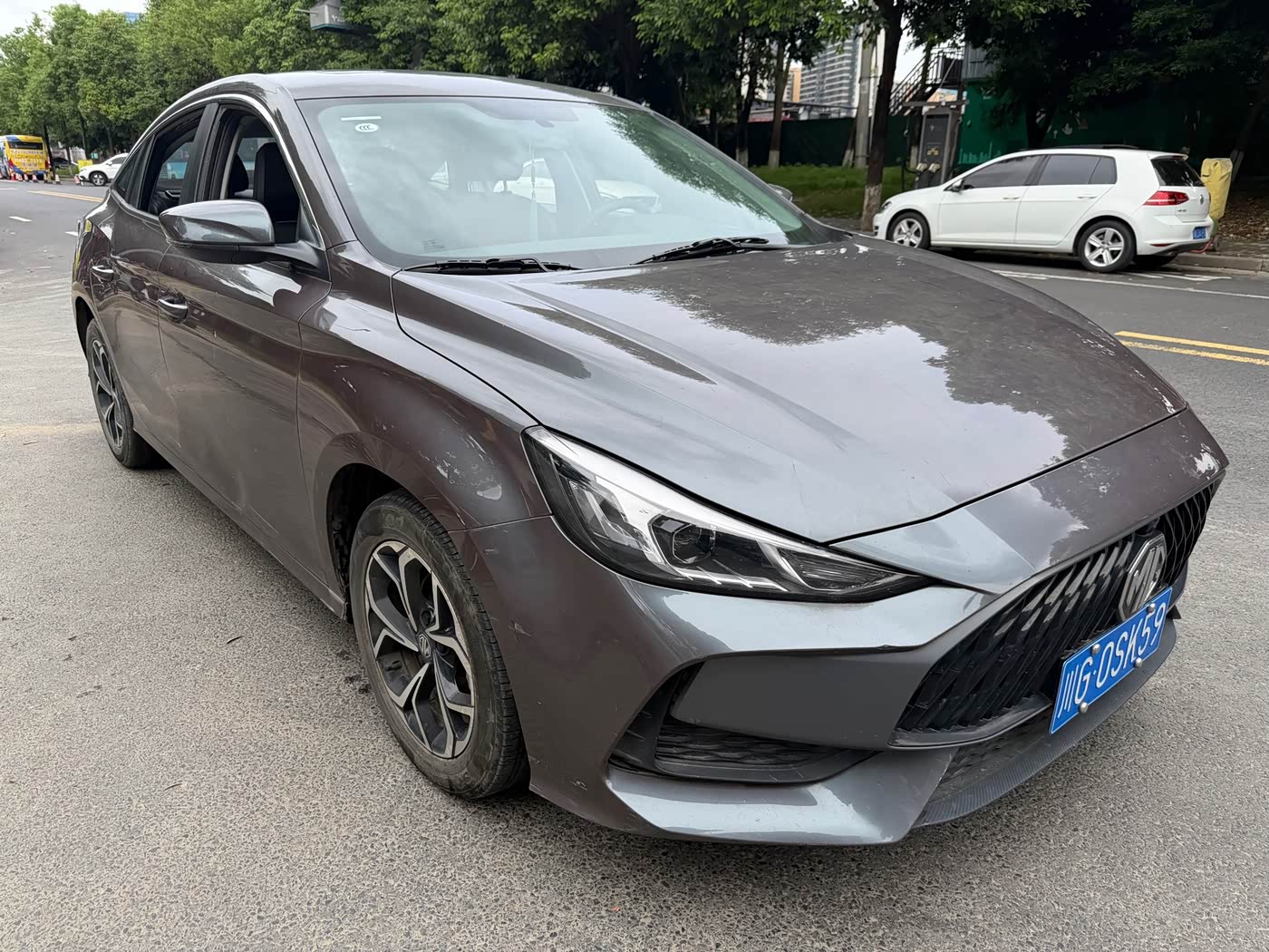 MG MG5 1.5 л 2024 г. Серебристо-серый, пробег 40000 км