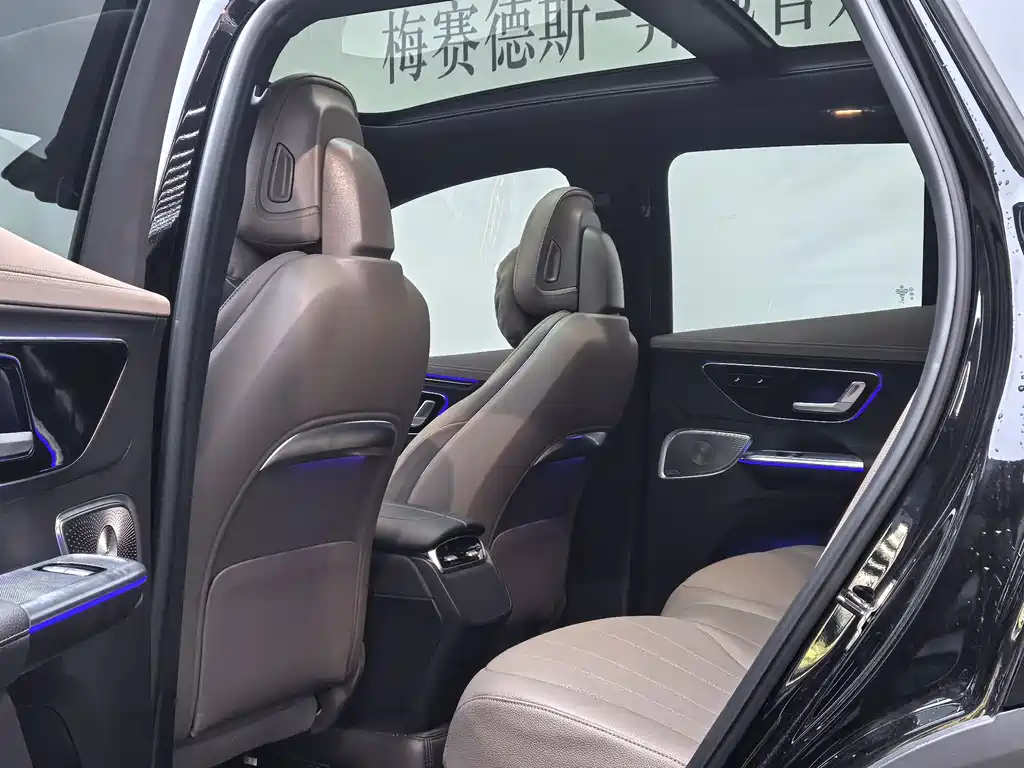 Mercedes-Benz EQE SUV — миниатюра 7