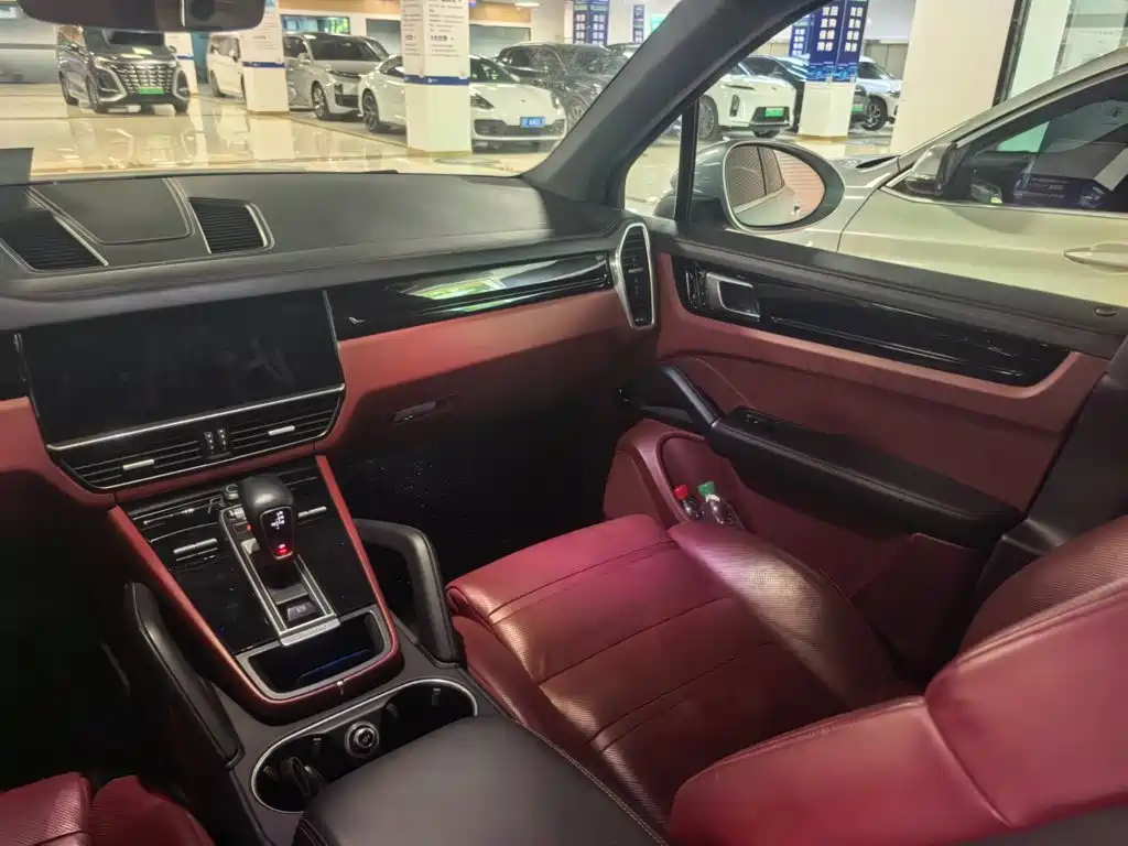 Porsche Cayenne — миниатюра 10
