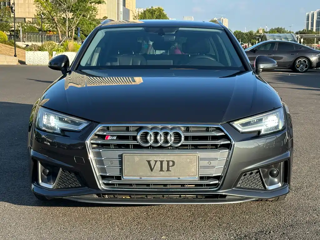 Audi A4 (Import) — миниатюра 2