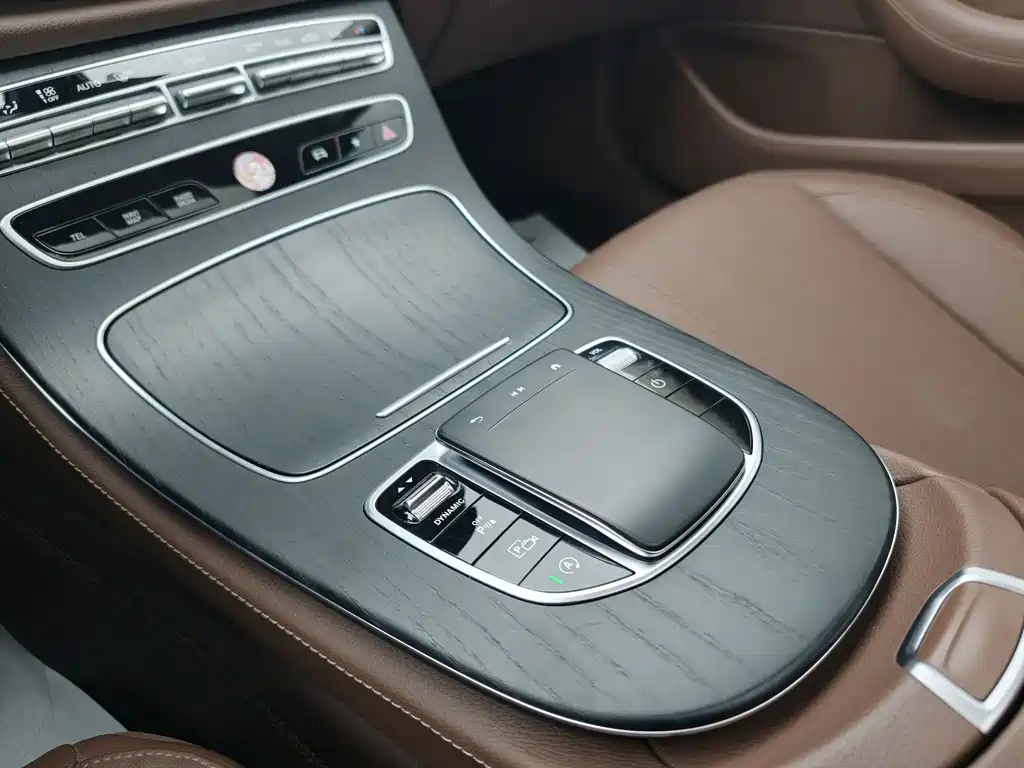 Mercedes-Benz E-Class — миниатюра 14