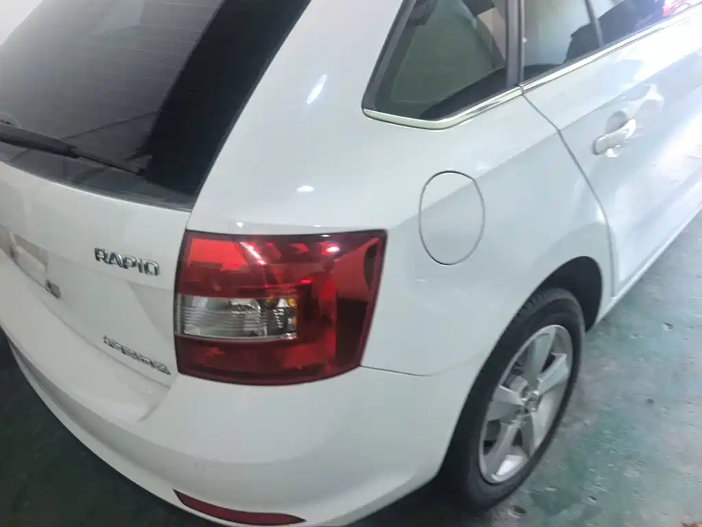Skoda Rapid Spaceback — миниатюра 7