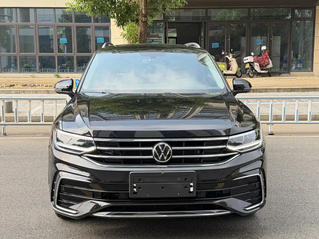 Volkswagen Tiguan L — миниатюра 2