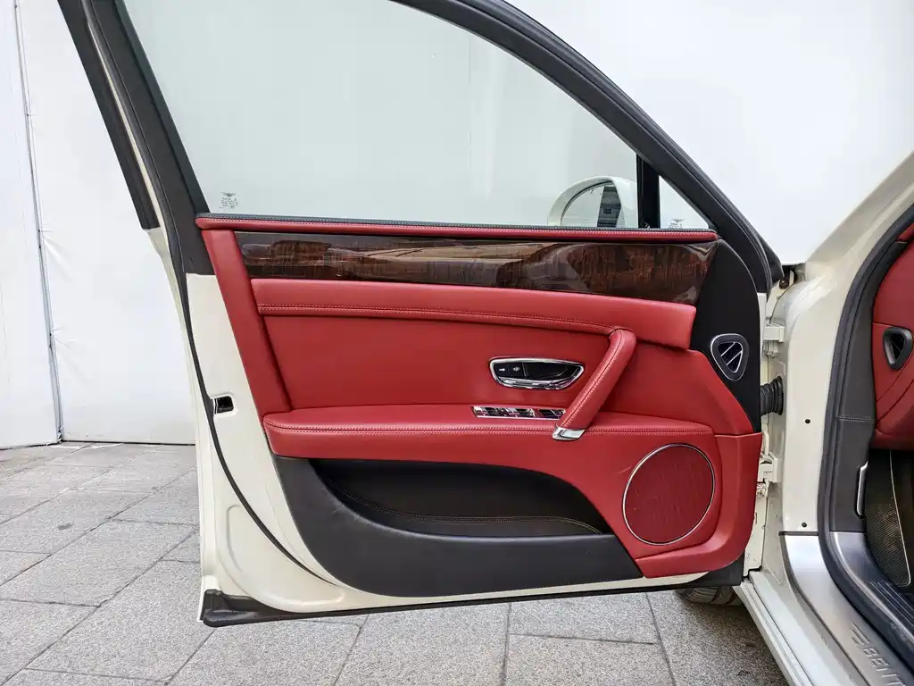 Bentley Flying Spur — миниатюра 7