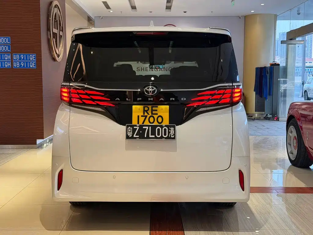Toyota Alphard — миниатюра 4