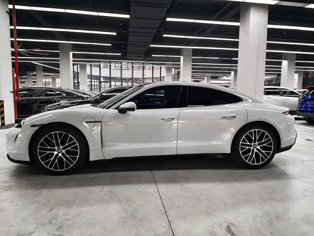 Porsche Taycan — миниатюра 15