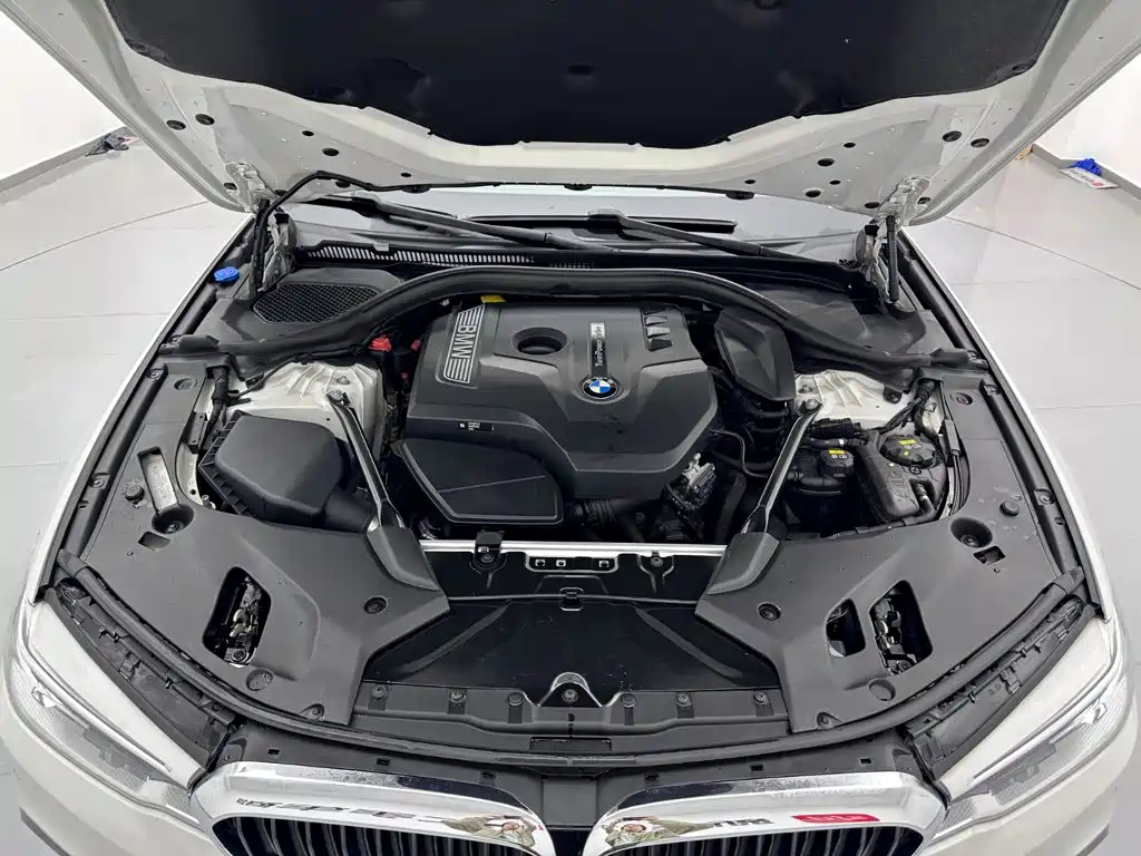 BMW 5 Series — миниатюра 26