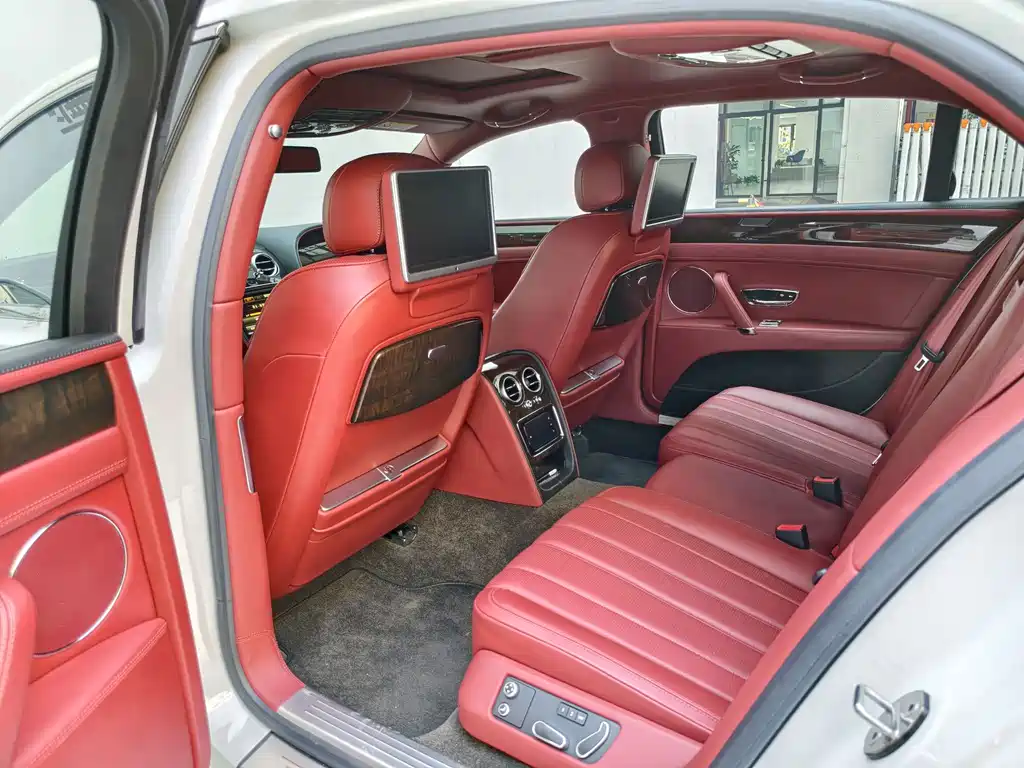 Bentley Flying Spur — миниатюра 11