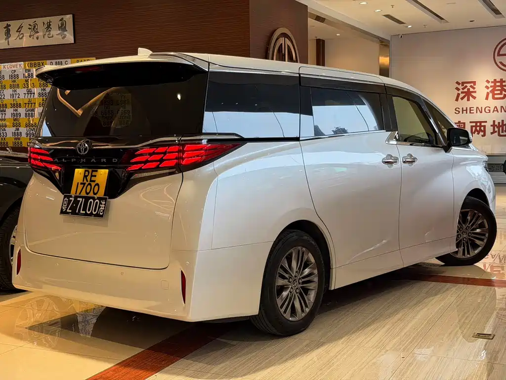 Toyota Alphard — миниатюра 5