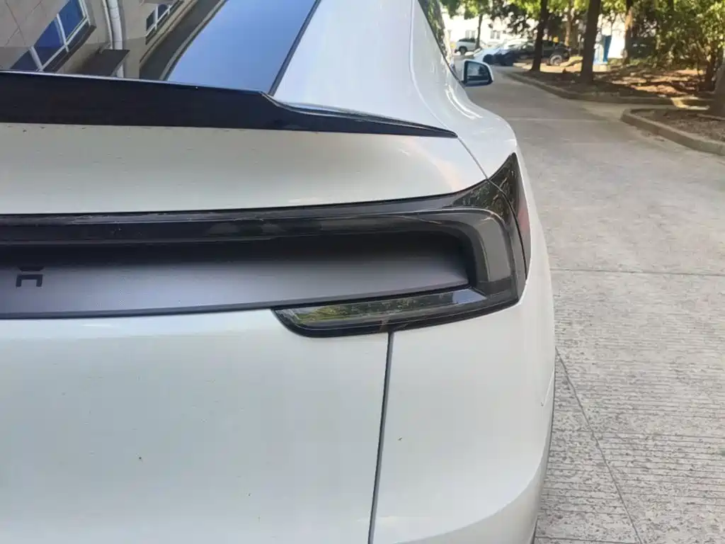 Tesla Model Y L — миниатюра 8