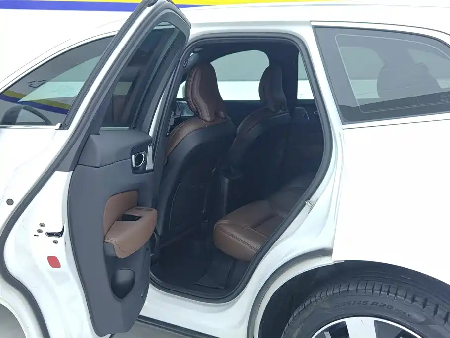 VOLVO XC60 PLUG IN HYBRID