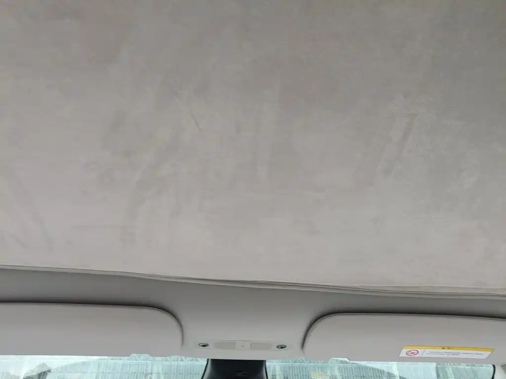 Tesla Model Y — миниатюра 9
