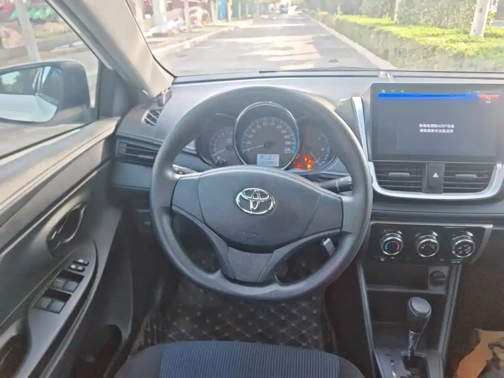 Toyota Yaris L — миниатюра 11