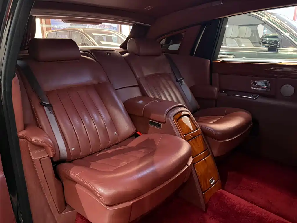 Rolls-Royce Phantom — миниатюра 8