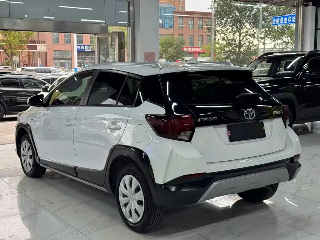 Toyota Yaris L — миниатюра 5