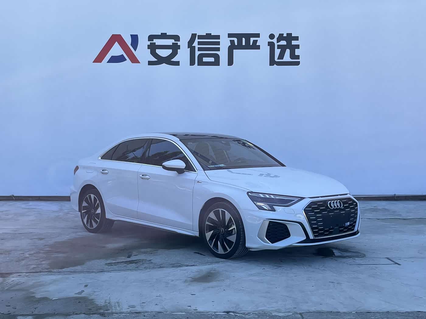 Audi A3 1.4 л 2023 г. Белый, пробег 33500 км