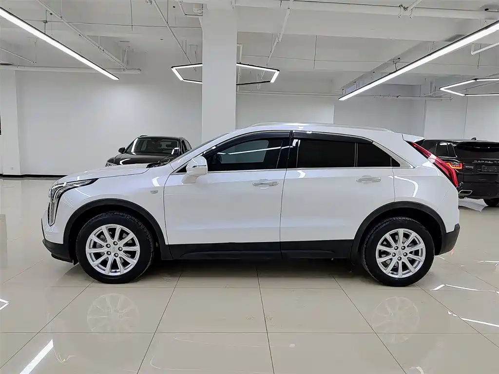 CADILLAC XT4
