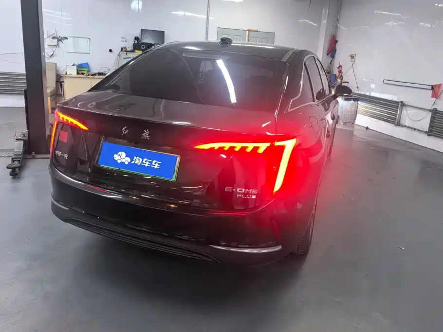 Hongqi Hongqi E-QM5 — миниатюра 3