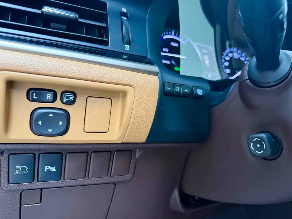 Lexus ES — миниатюра 16