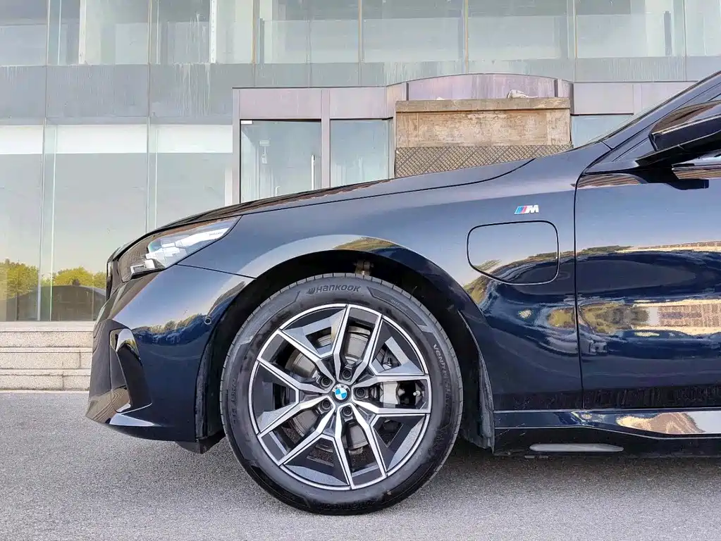 BMW i5 — миниатюра 4