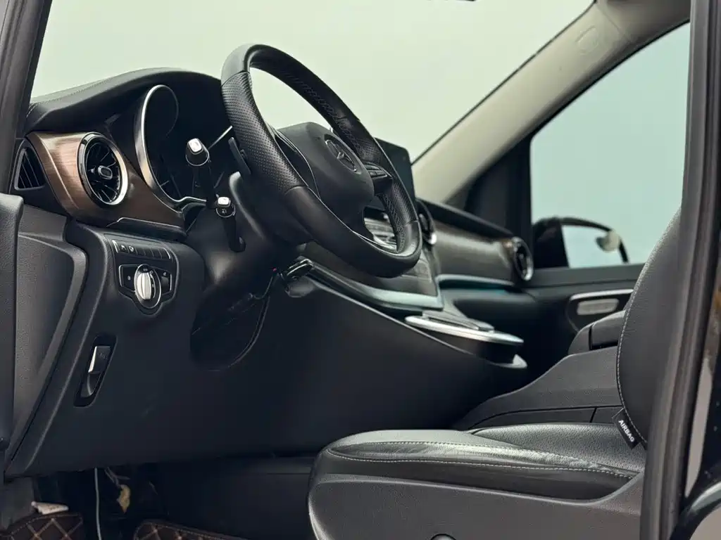 MERCEDES-BENZ V CLASS