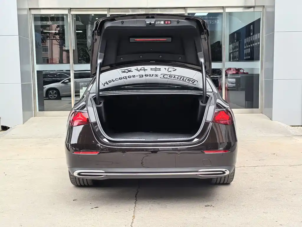 Mercedes-Benz E-Class — миниатюра 14