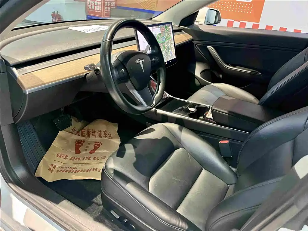 Tesla Model 3 — миниатюра 4