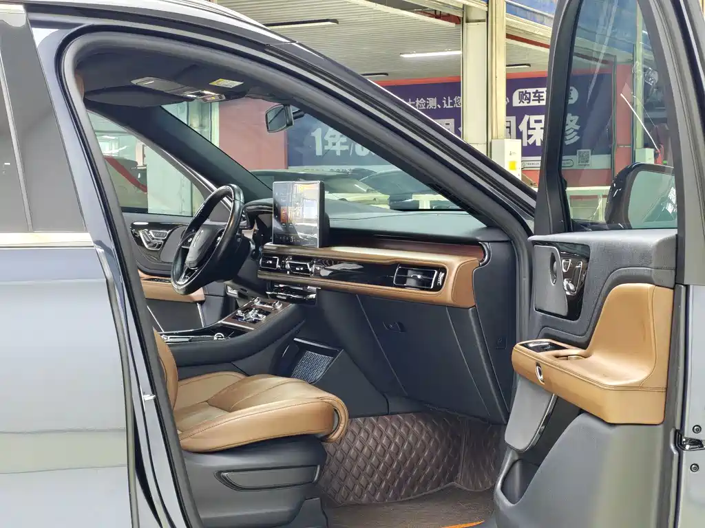 Lincoln Aviator — миниатюра 8