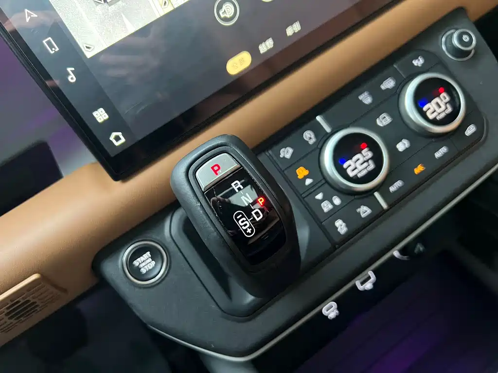 Land Rover Defender — миниатюра 8