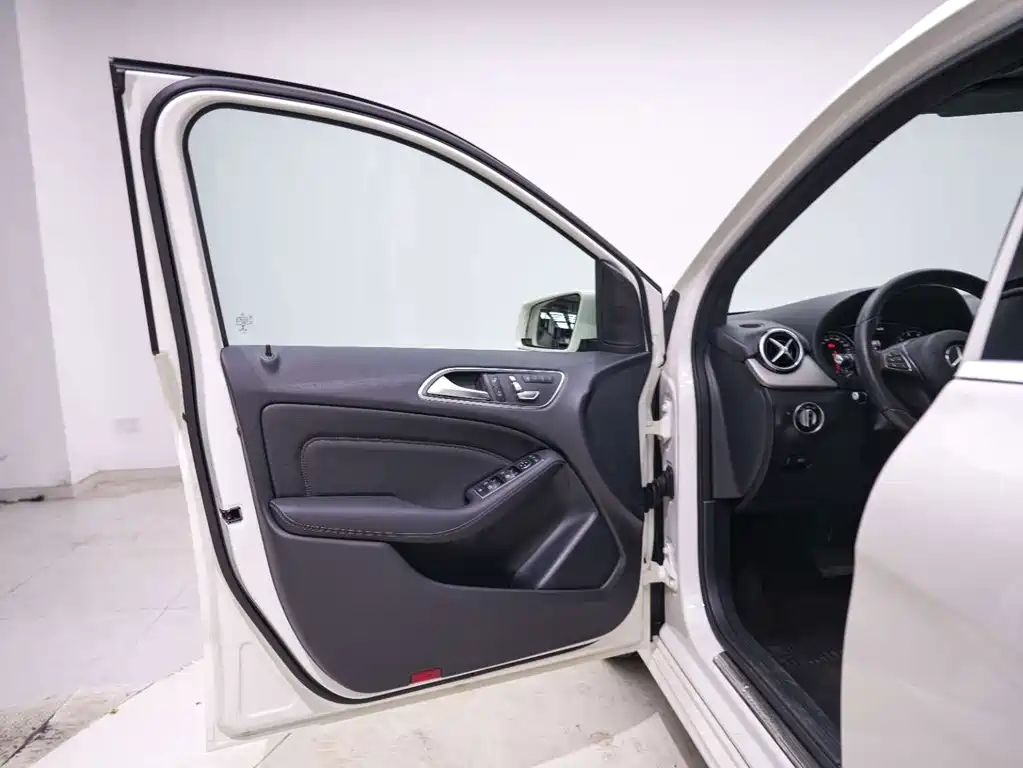 Mercedes-Benz B-Class — миниатюра 16