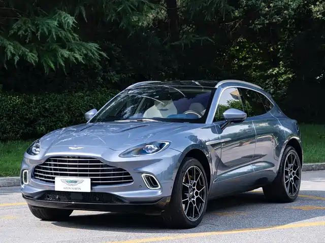 Aston Martin DBX — фото 1