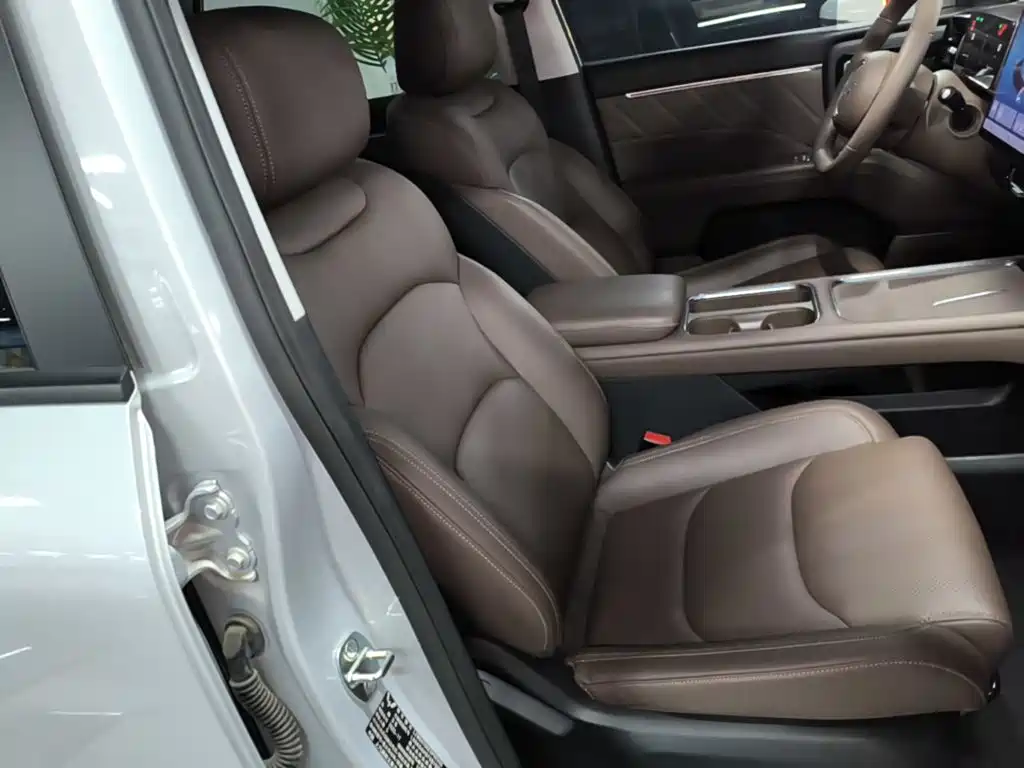 Wuling Xingguang 730 New Energy — миниатюра 25