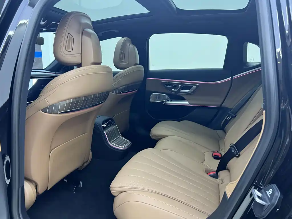 Mercedes-Benz E-Class — миниатюра 10