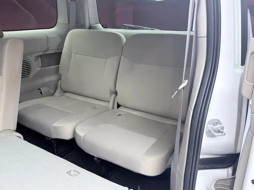 Nissan NV200 — миниатюра 17