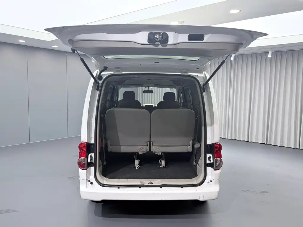 Nissan NV200 — миниатюра 18