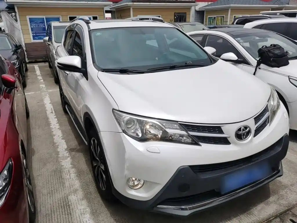 Toyota RAV4 2015 2.5L AT Luxury