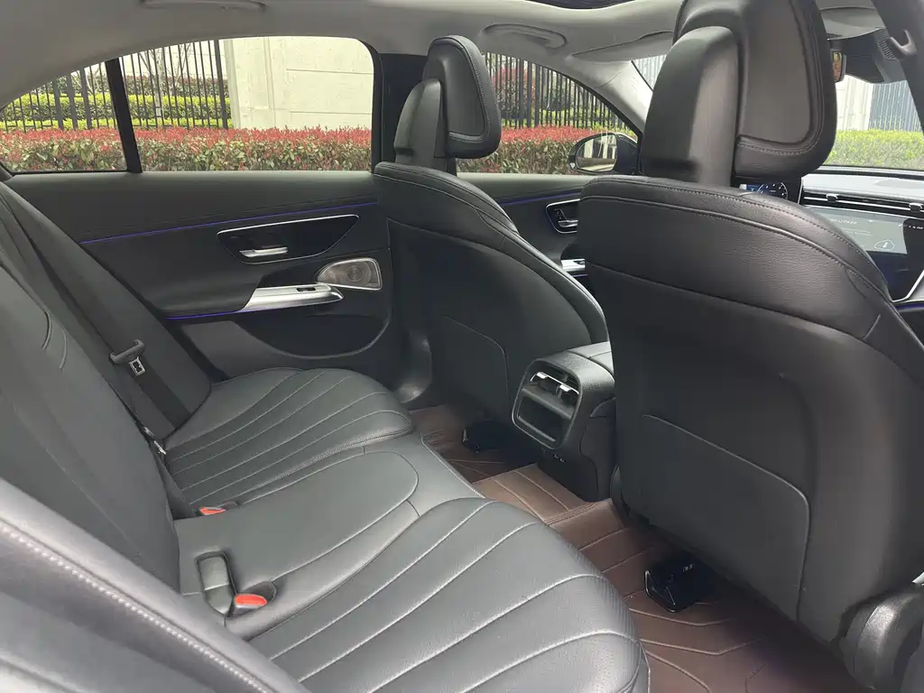 Mercedes-Benz E-Class (Import) — миниатюра 12