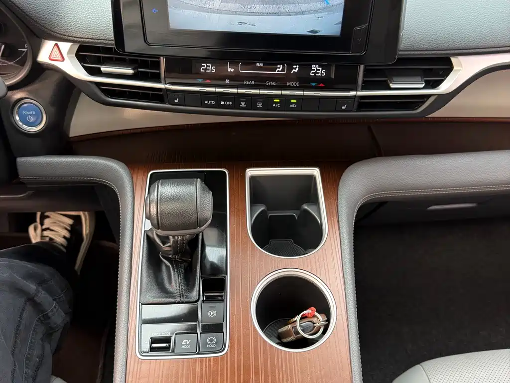 Toyota Sienna — миниатюра 6
