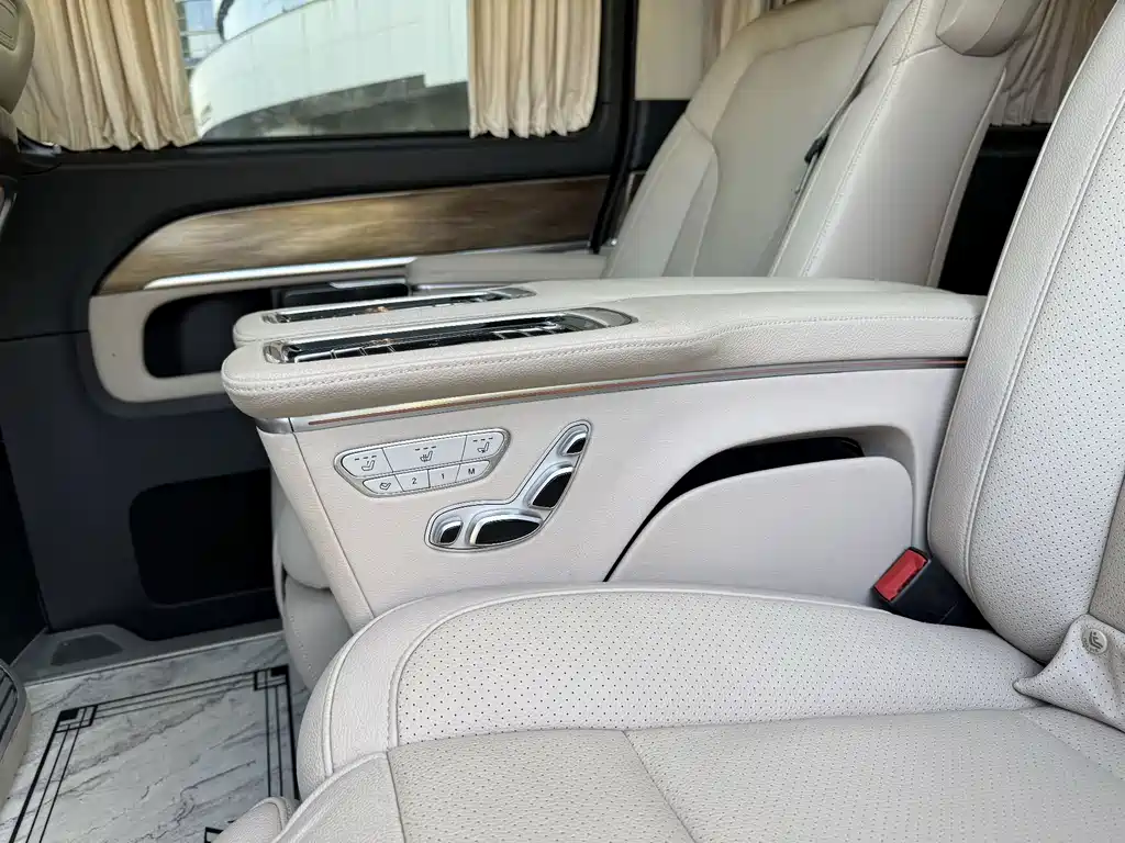 Mercedes-Benz V-Class — миниатюра 7