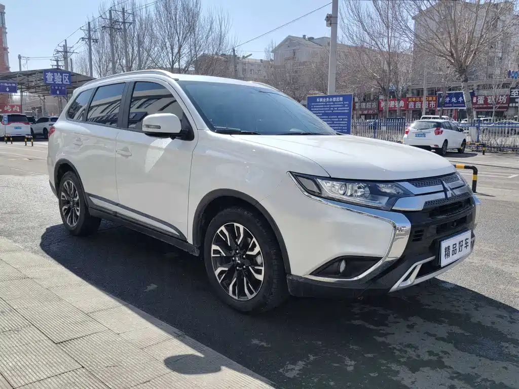 MITSUBISHI OUTLANDER