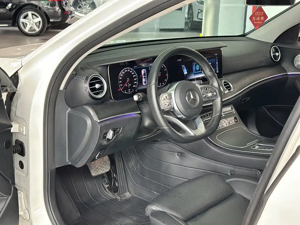 Mercedes-Benz E-Class — миниатюра 6
