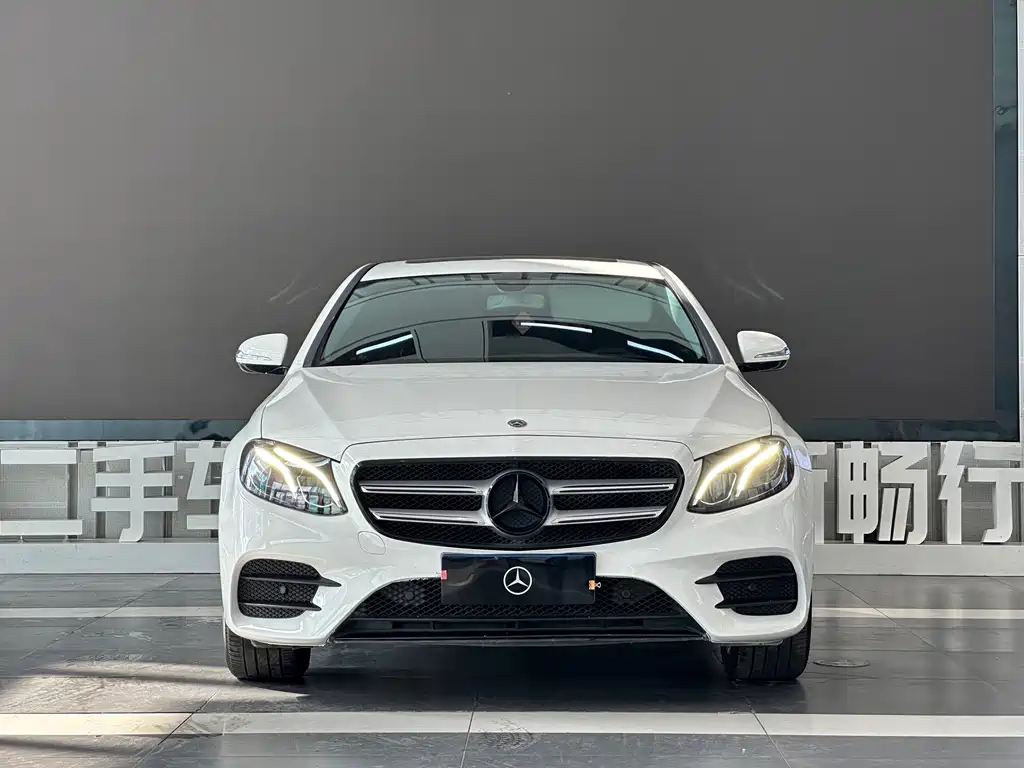Mercedes-Benz E-Class — миниатюра 2
