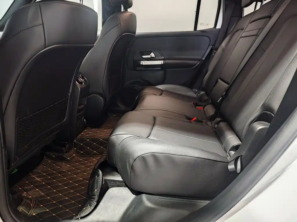 Mercedes-Benz GLB — миниатюра 14