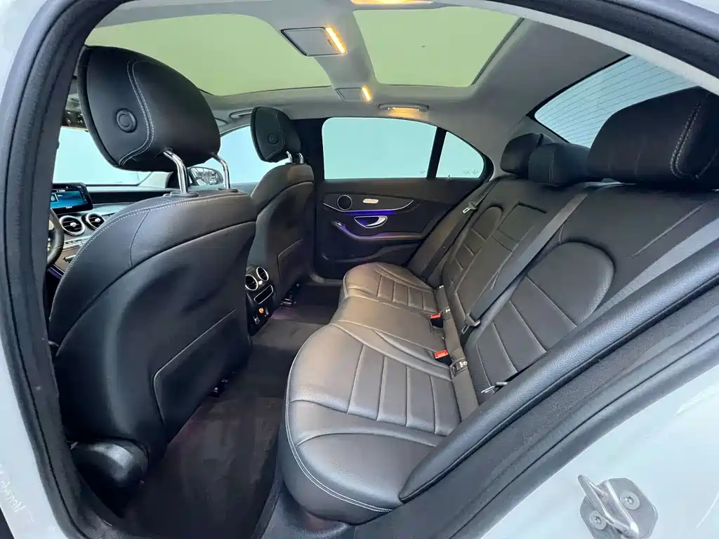 Mercedes-Benz C-Class — миниатюра 7
