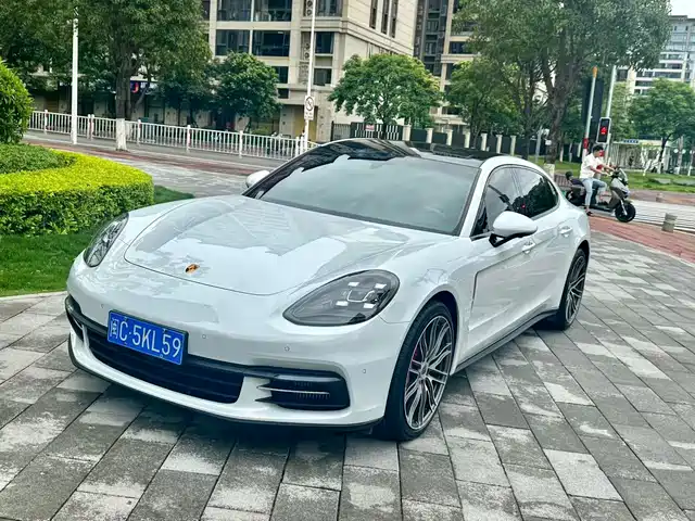 PORSCHE PANAMERA