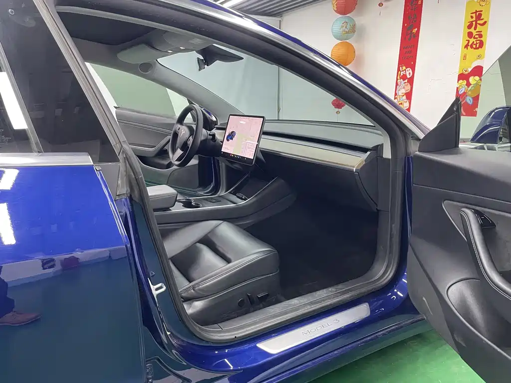 Tesla Model 3 — миниатюра 15